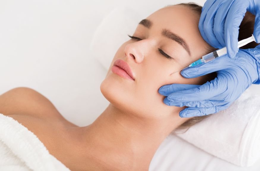 Hyaluronic Acid: Mengapa Molekul Besar Ini Tetap Efektif Melembapkan Kulit?